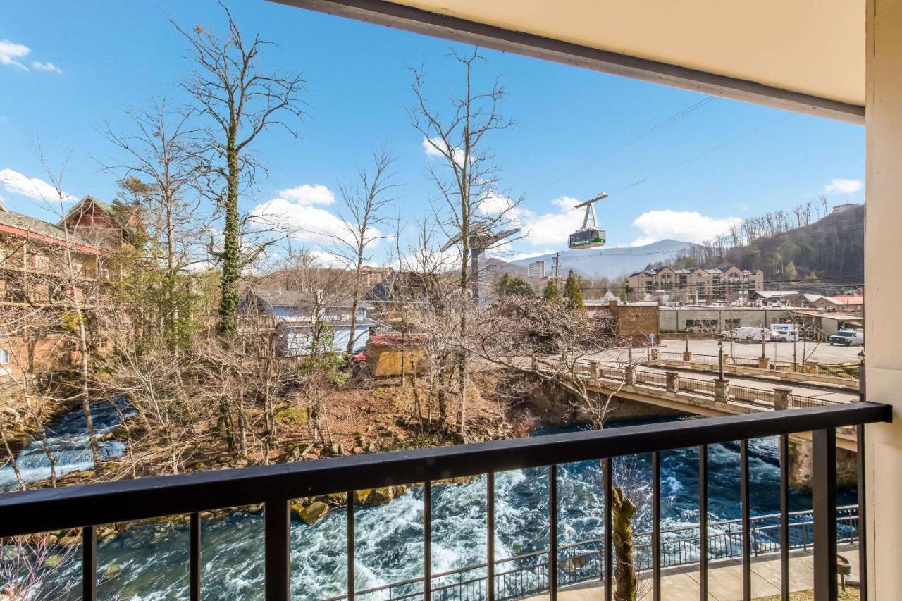 Econo Lodge Inn & Suites On The River Gatlinburg Exterior foto