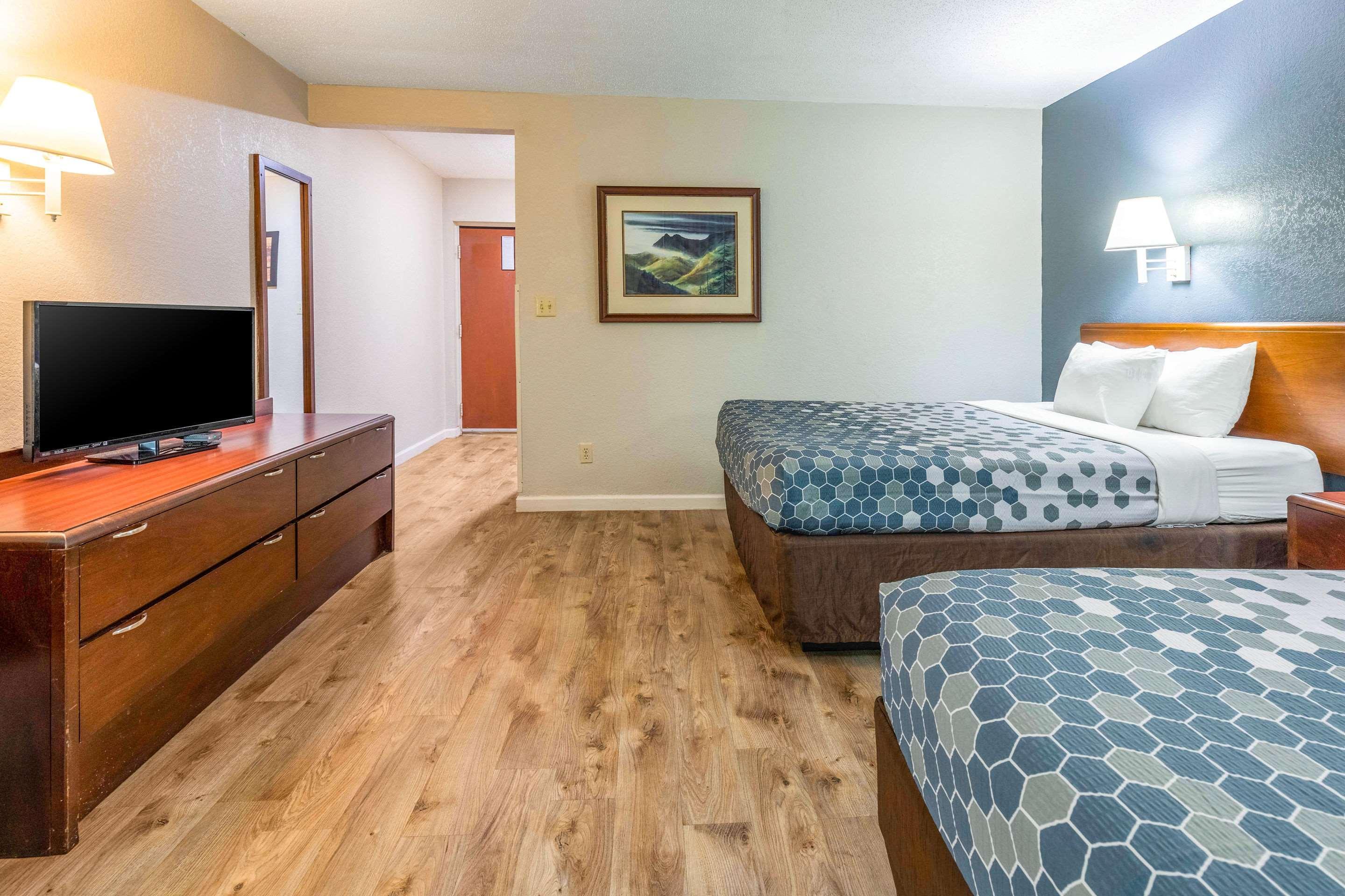 Econo Lodge Inn & Suites On The River Gatlinburg Exterior foto