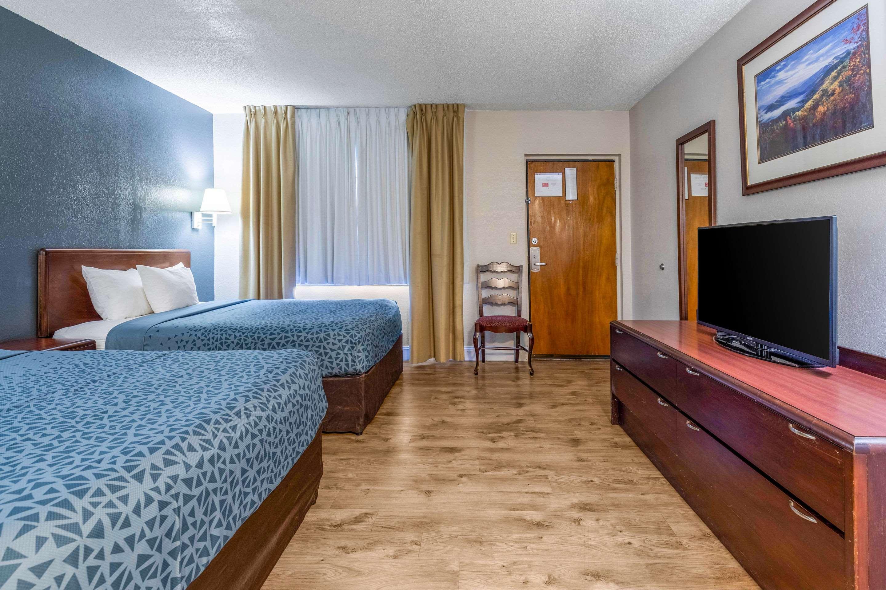 Econo Lodge Inn & Suites On The River Gatlinburg Exterior foto