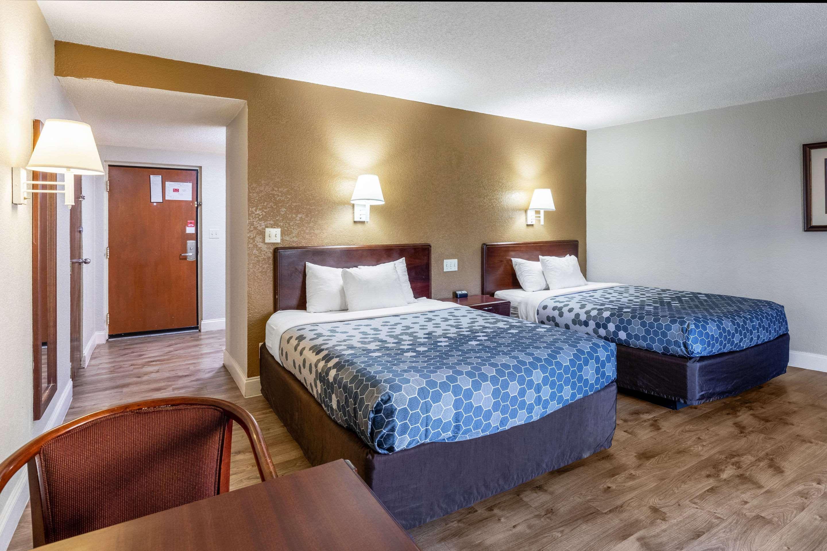 Econo Lodge Inn & Suites On The River Gatlinburg Exterior foto