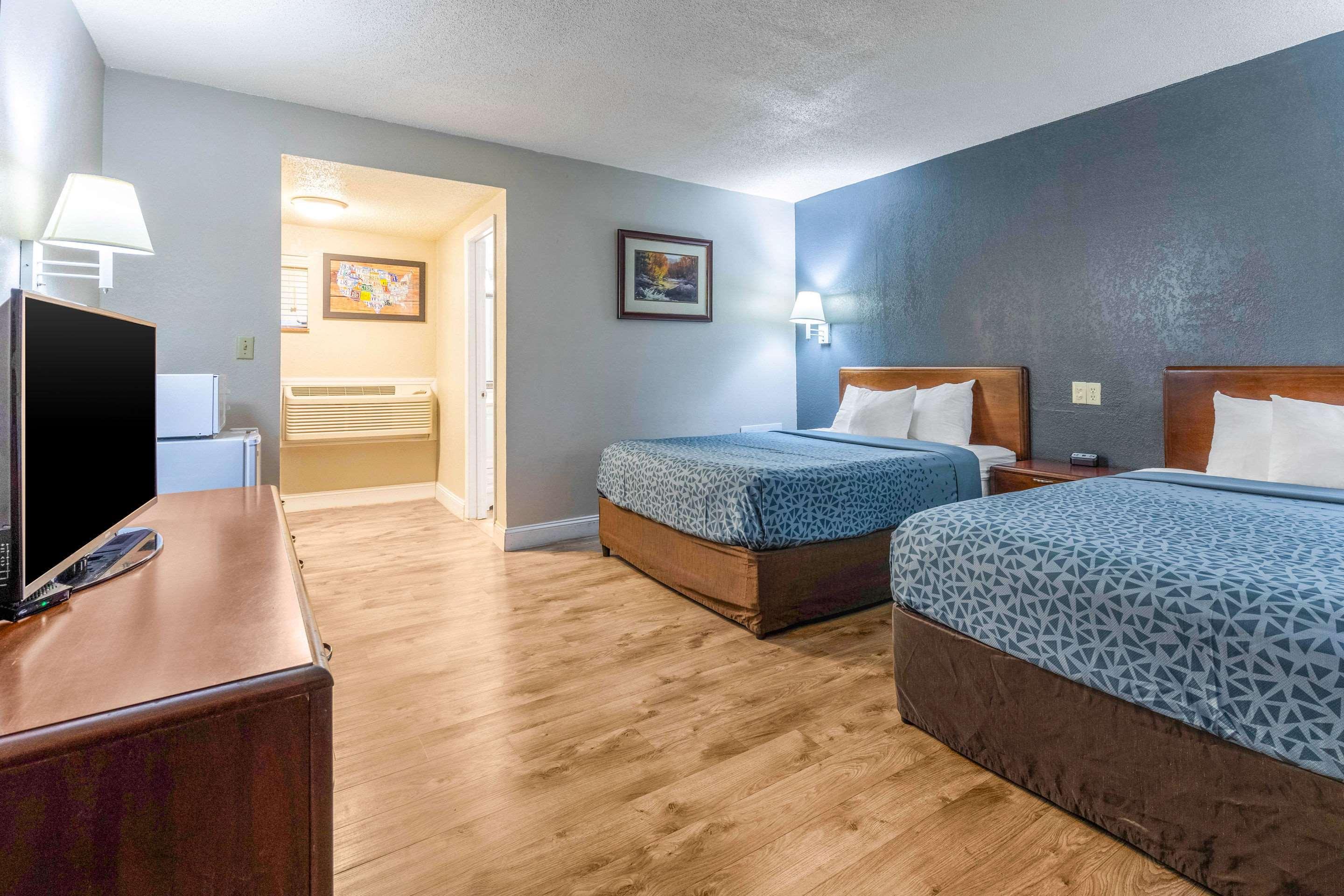 Econo Lodge Inn & Suites On The River Gatlinburg Exterior foto