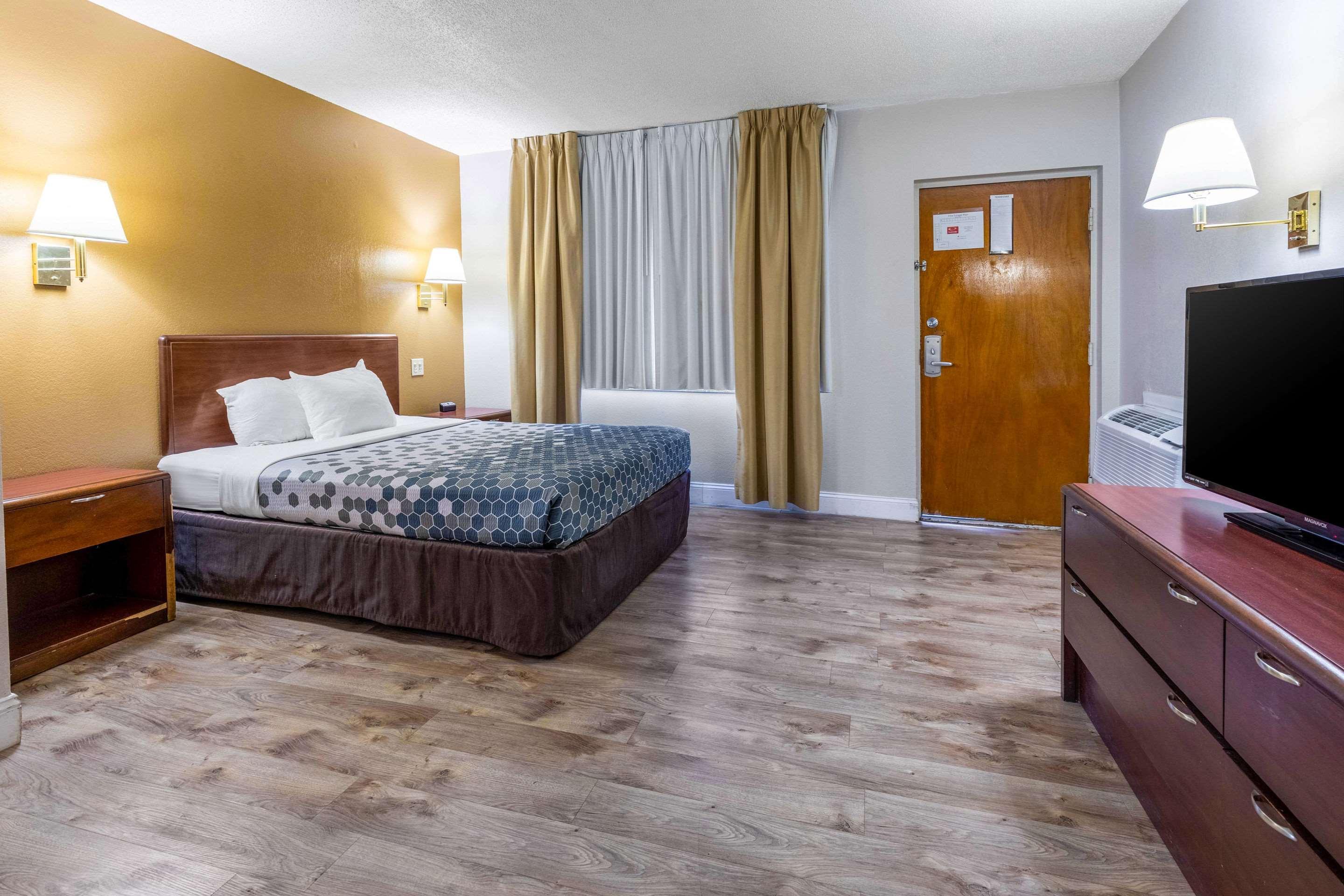 Econo Lodge Inn & Suites On The River Gatlinburg Exterior foto